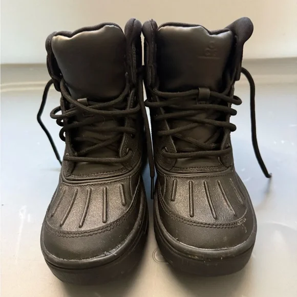 Boys Nike Boots Size 4 - Picture 1 of 3